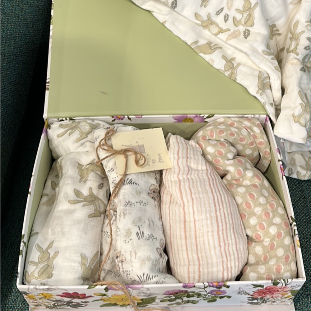 Beautiful unused baby blankets and sleep 💜💙